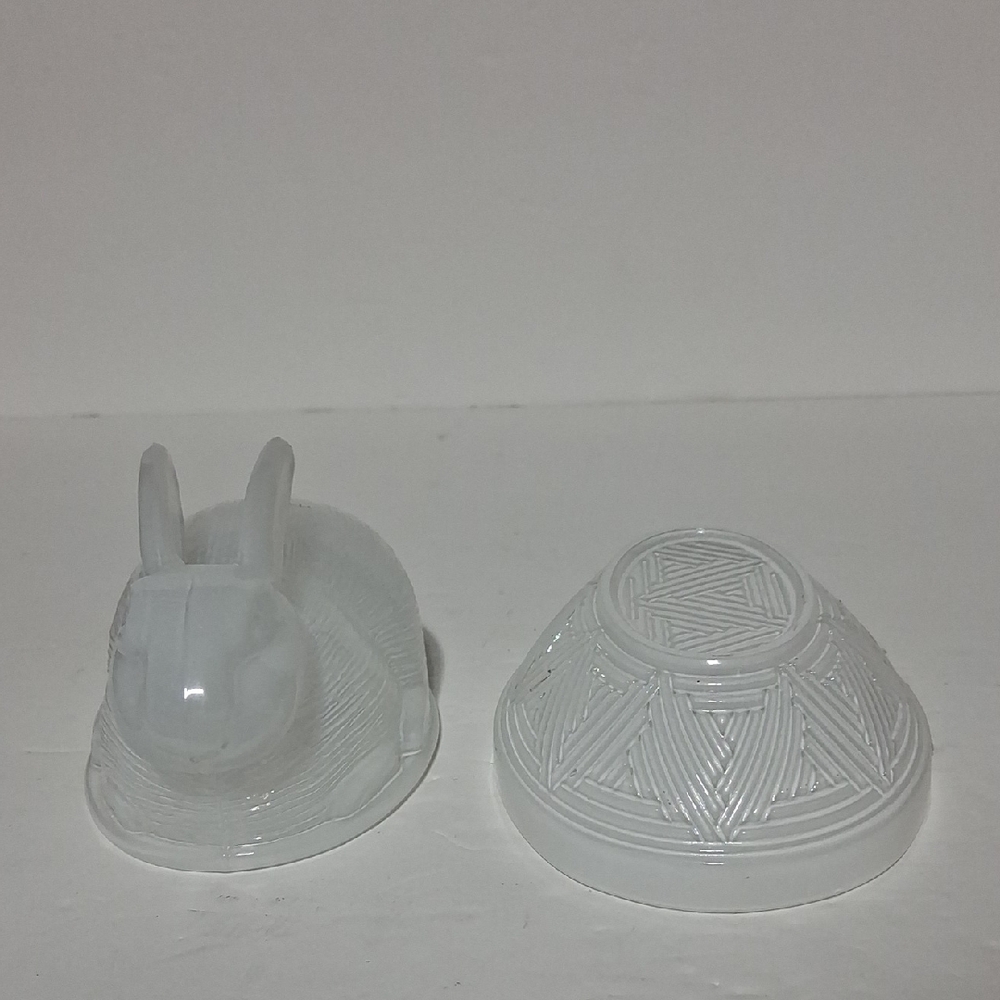 White Glass Rabbit Dish - Picture 5 of 7